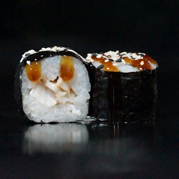 Маки с угрем 8 шт,140 гр.