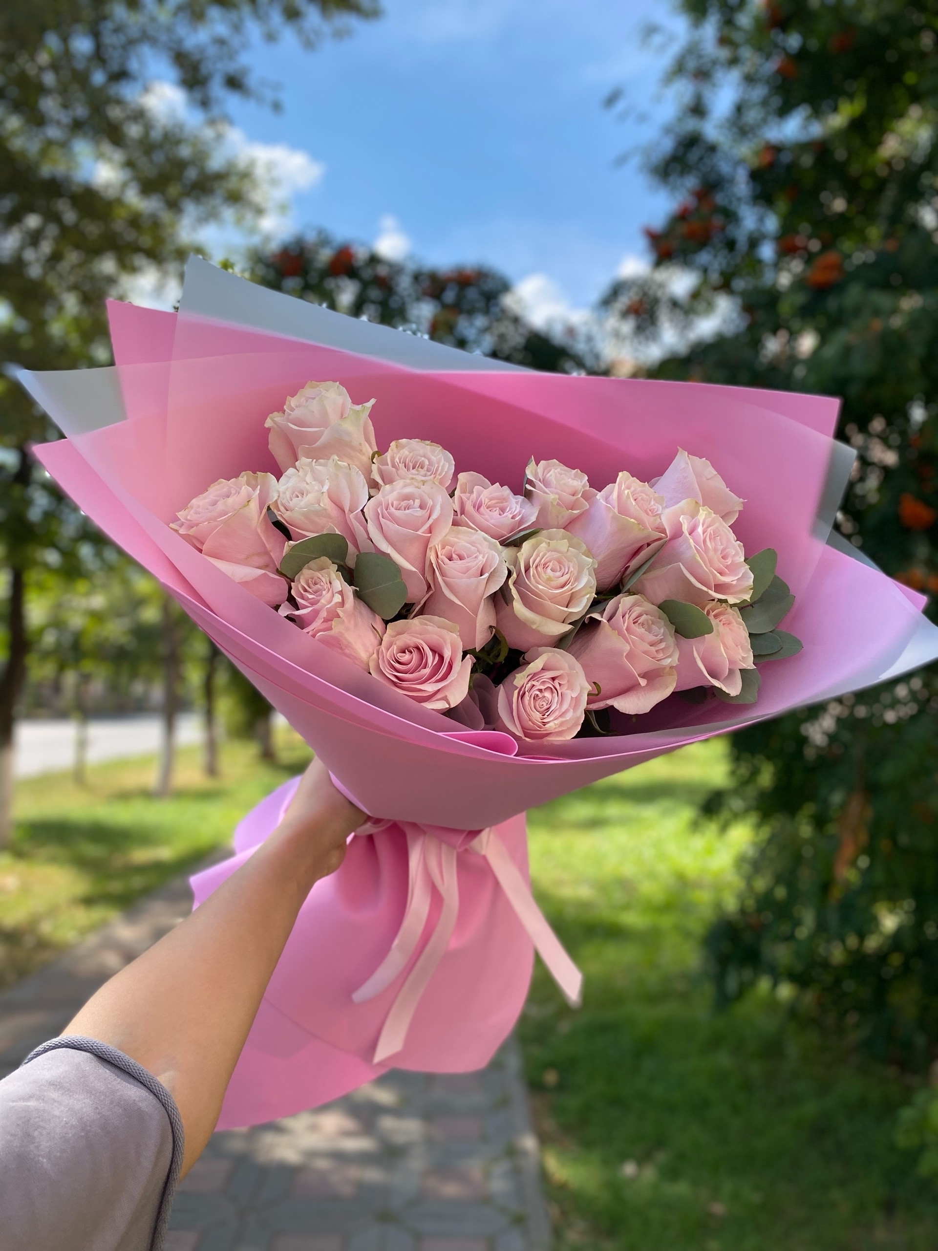 17 роз в оформении