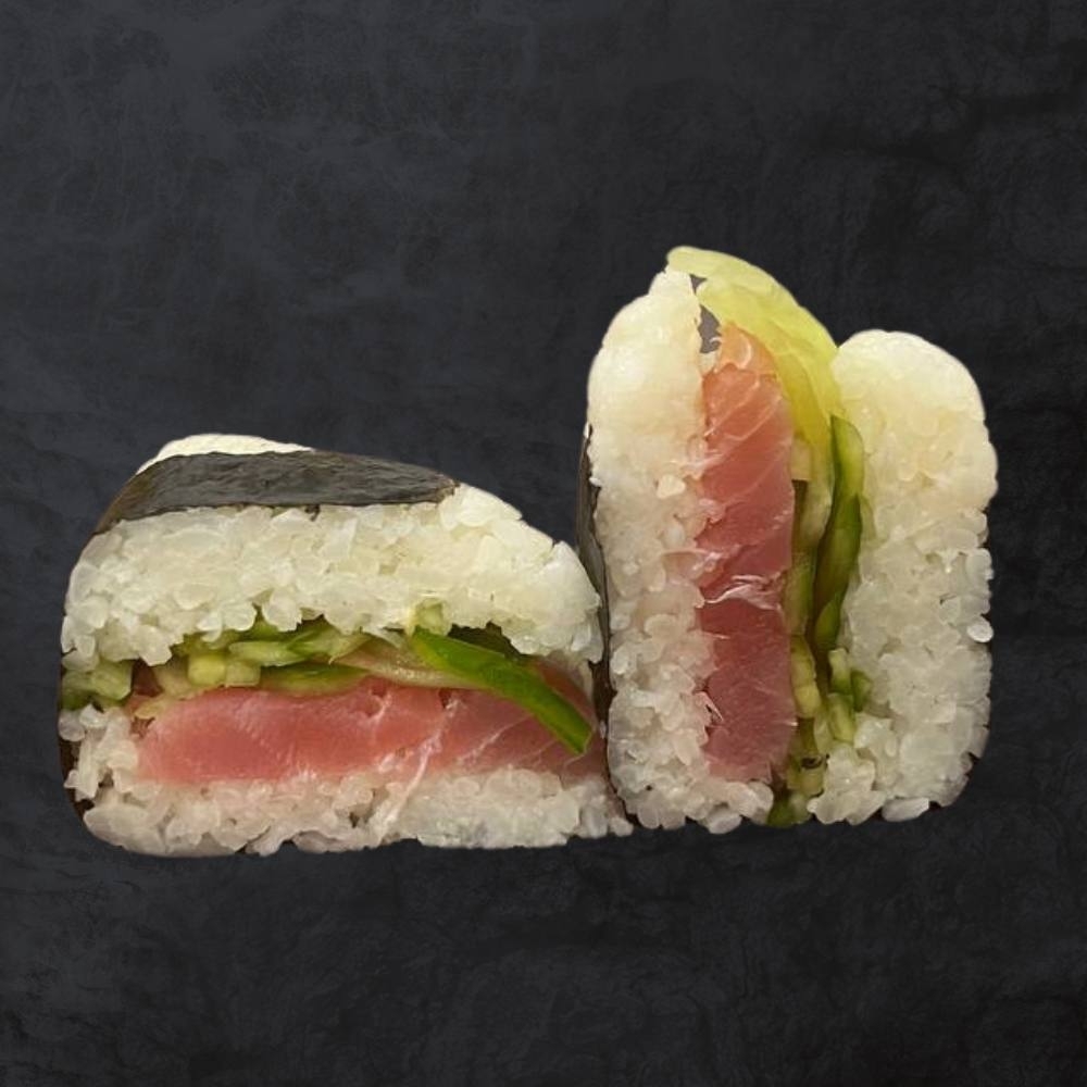 Онигири с тунцом