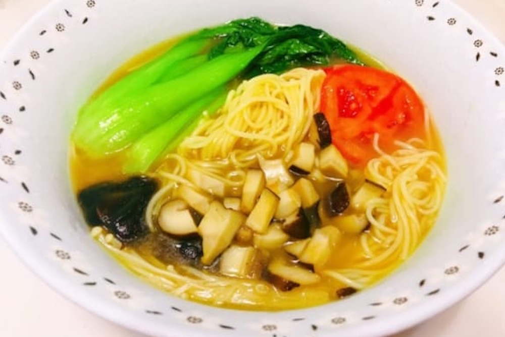 10 Ламен с бульоном из курицы