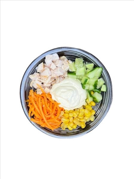 С копченой курицей и кукурузой салат Б