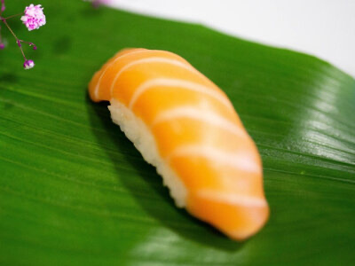 Суши с лососем