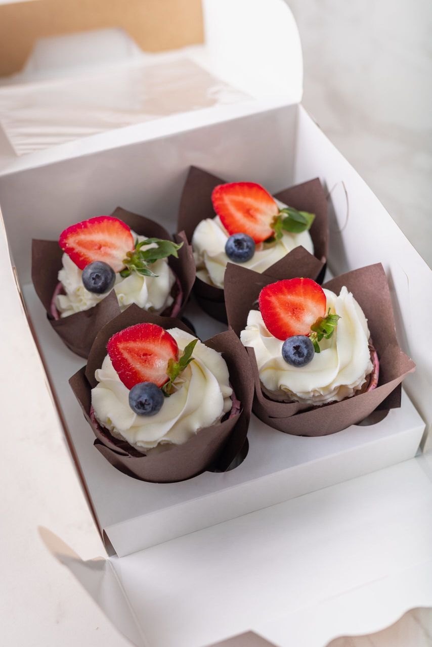 Капкейки с ягодами из 4 шт