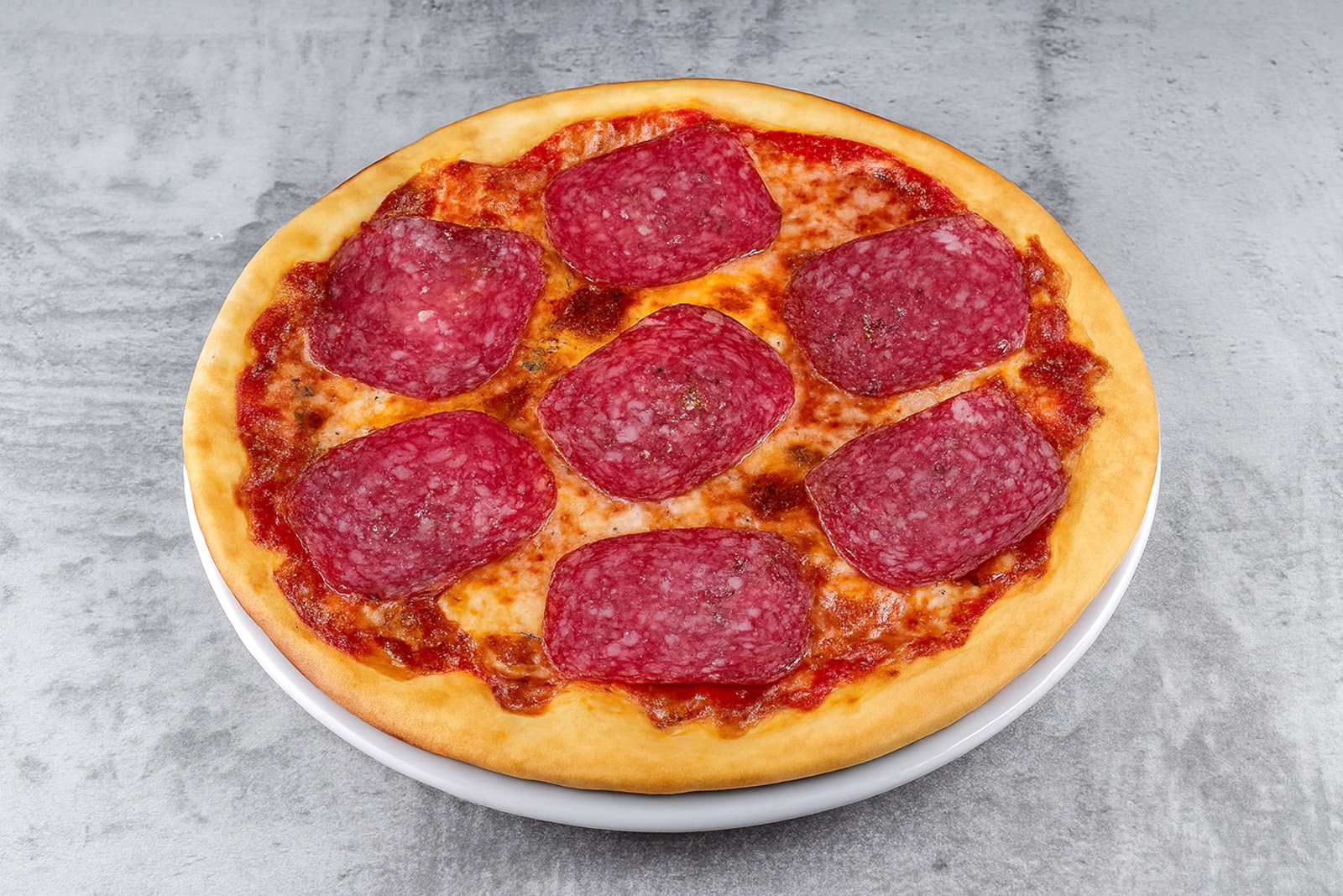 Пицца с салями