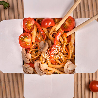 Wok Вегетарианский с лапшой удон и устричным соусом