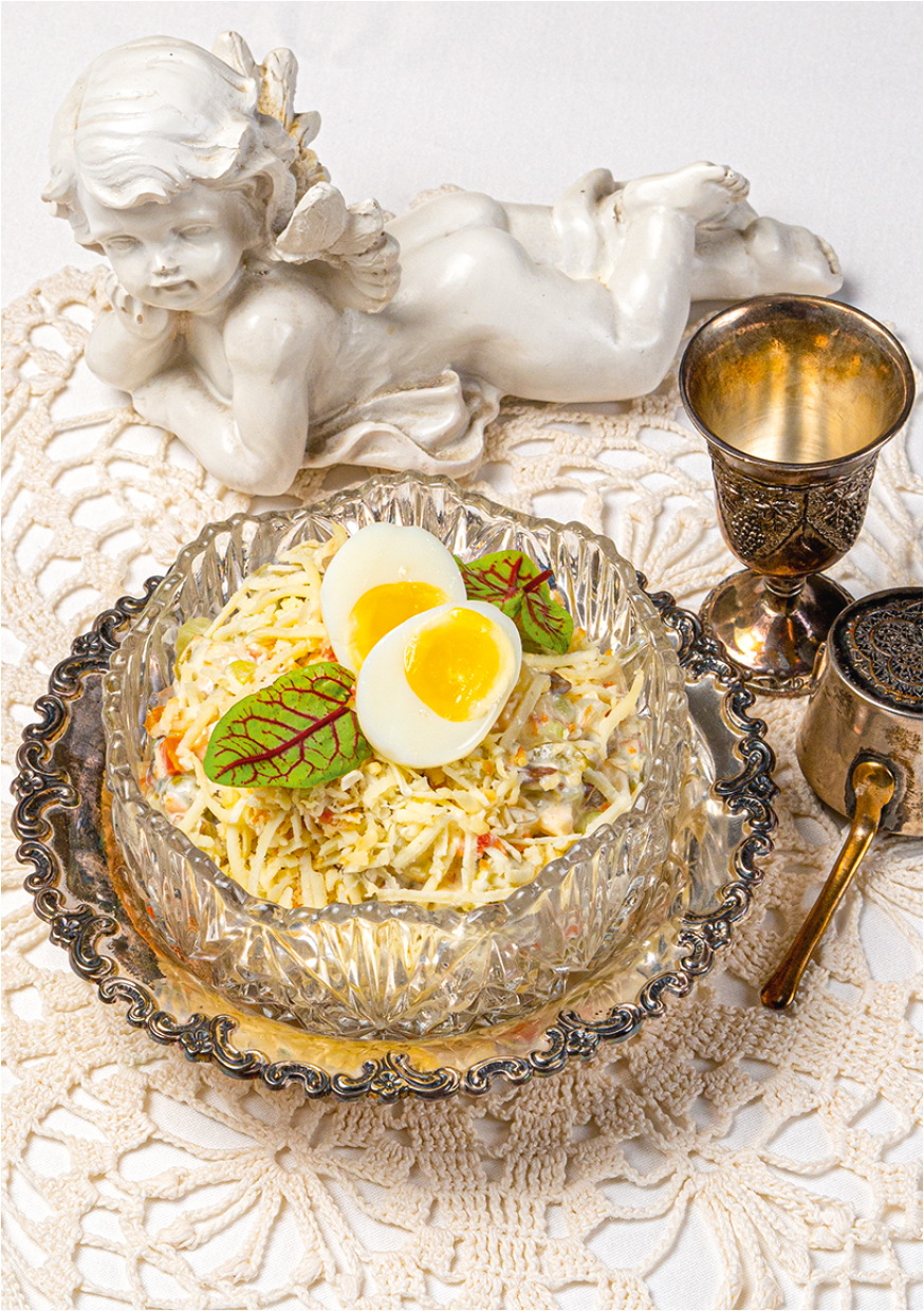 Оливье с копчёным куриным филе, говяжьим языком и сыром сулугуни