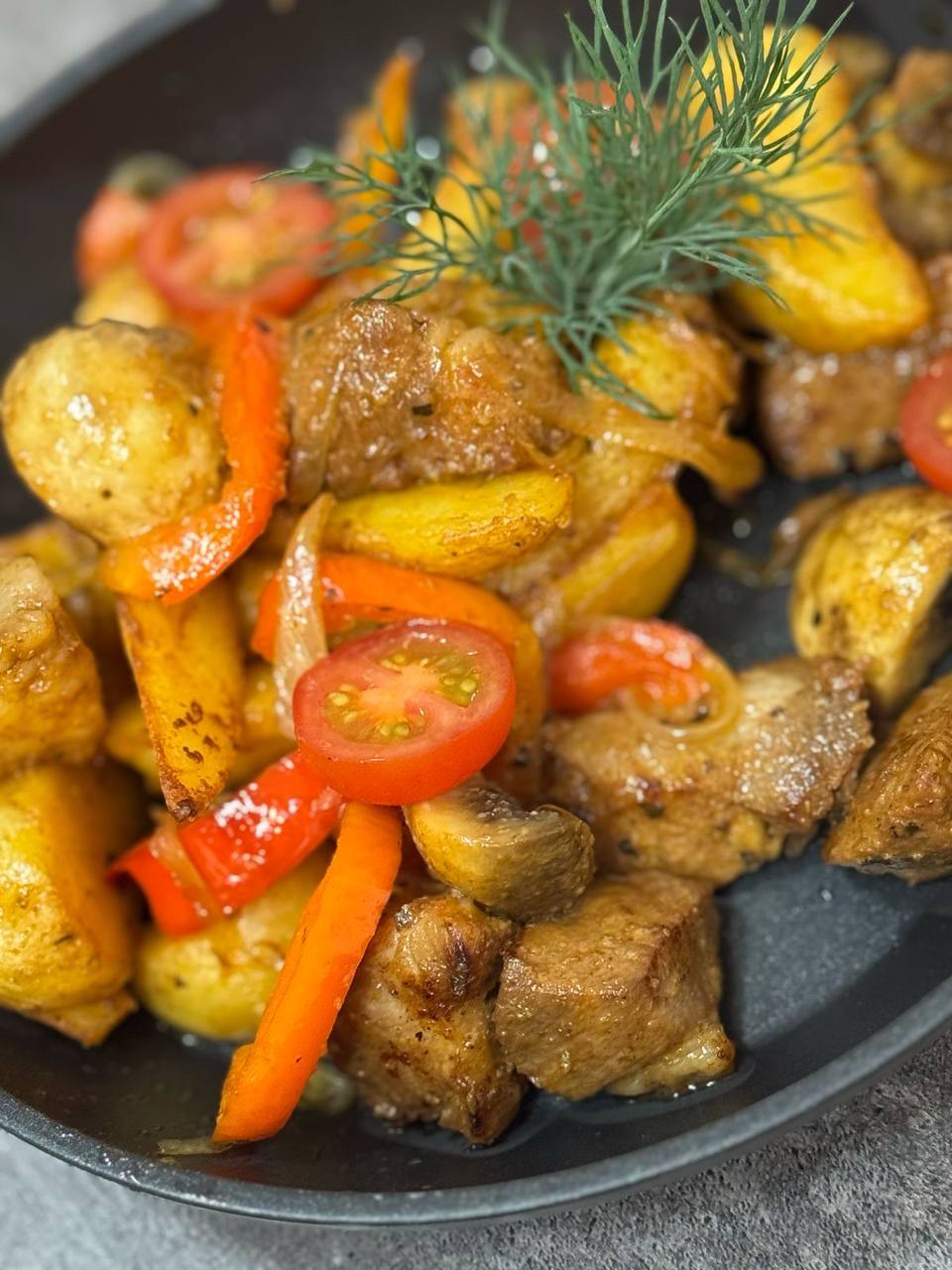 Сковородка со свининой
