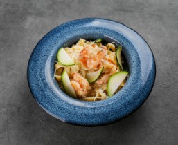 Фетучини с лососем и шпинатом