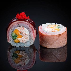 ОПАЛЕННЫЙ С ТУНЦОМ И МАНГО РОЛЛ