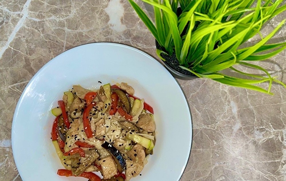 Wok с курицей