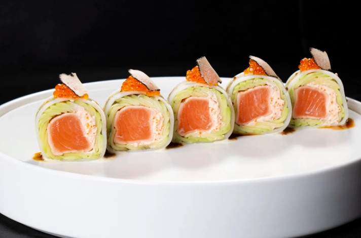 Кето-ролл с Лососем и сыром