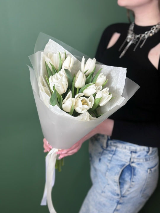 Белые тюльпаны 11 штук