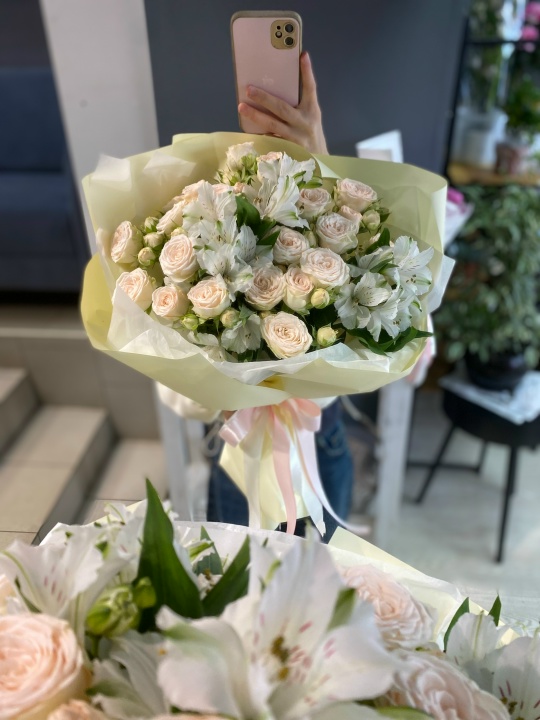 Букет с Альстромерией