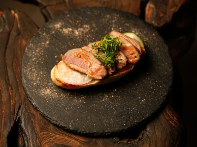 Брускетта с уткой