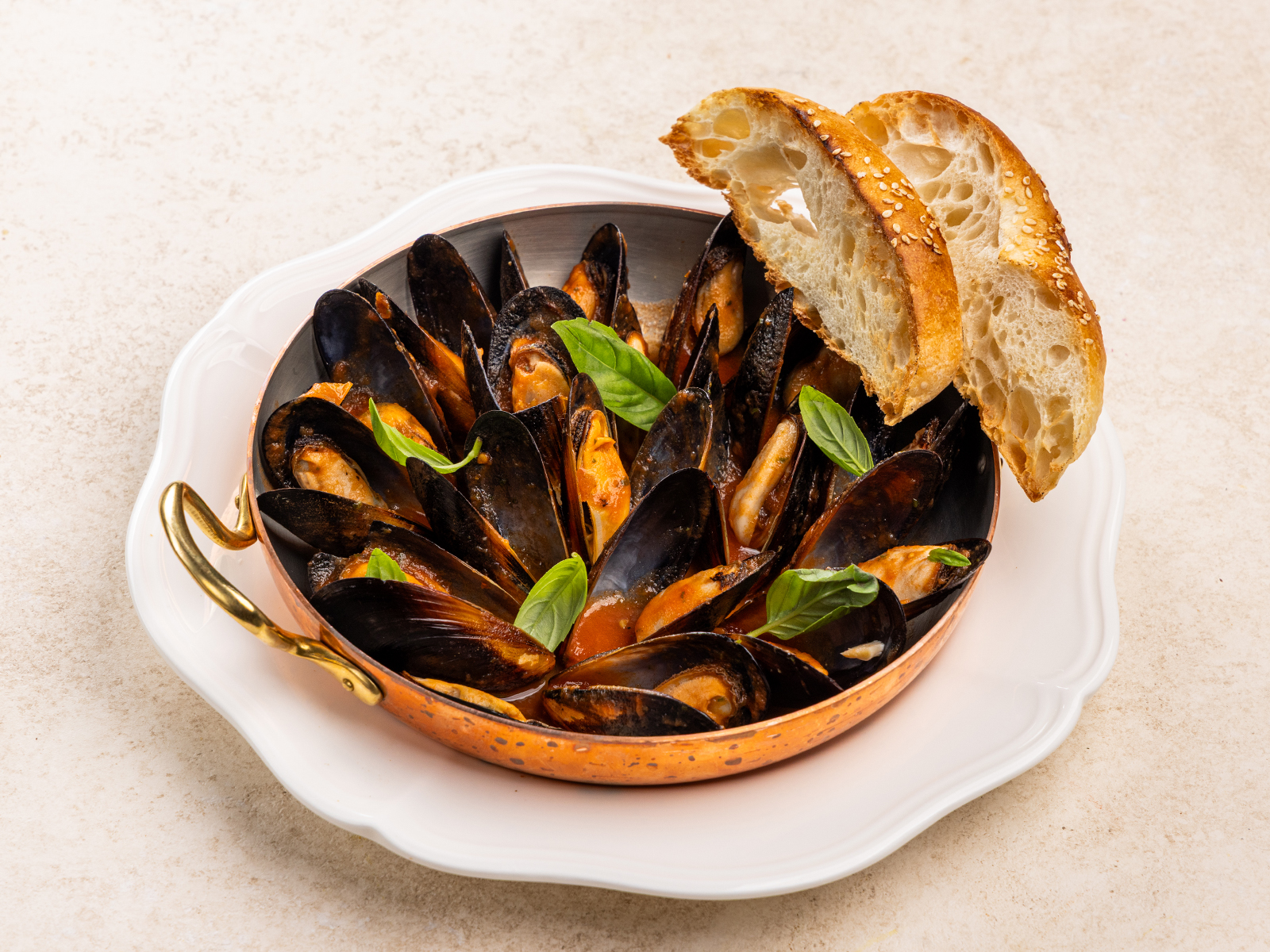 Мидии в томатном соусе