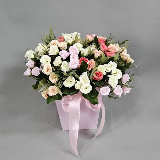 Коробка с кустовыми розами( искусственные цветы)