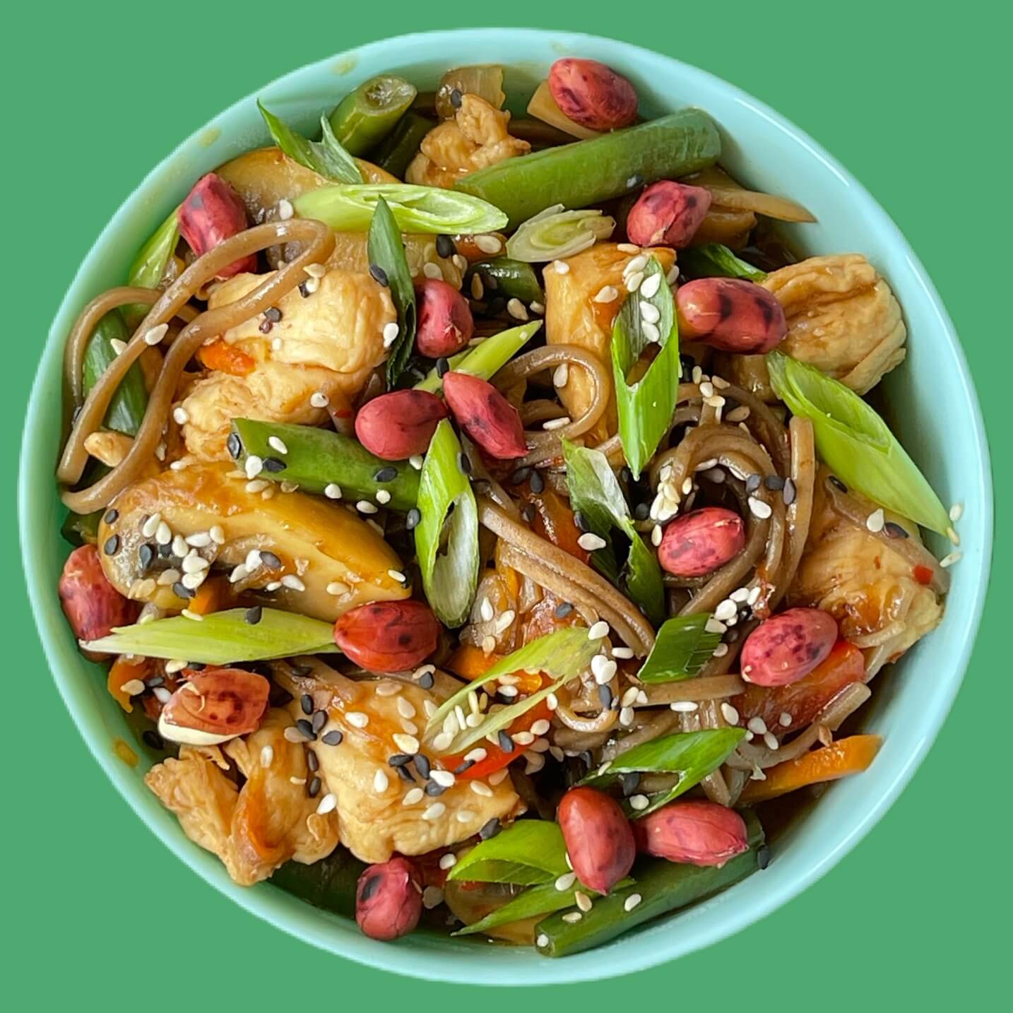 Соба с курицей и овощами
