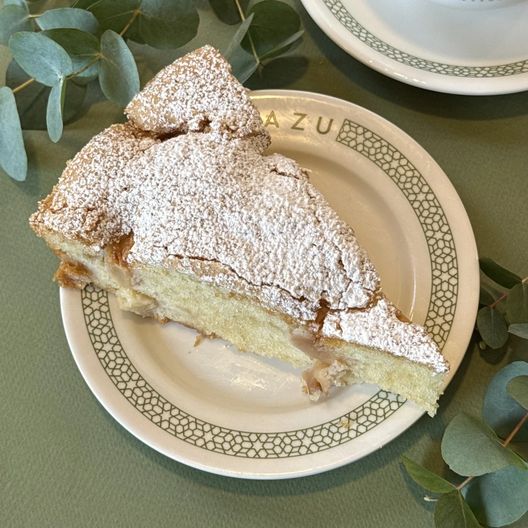 Шарлотка с яблоками