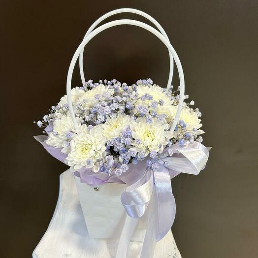 Сумочка с хризантемой и гипсофилой