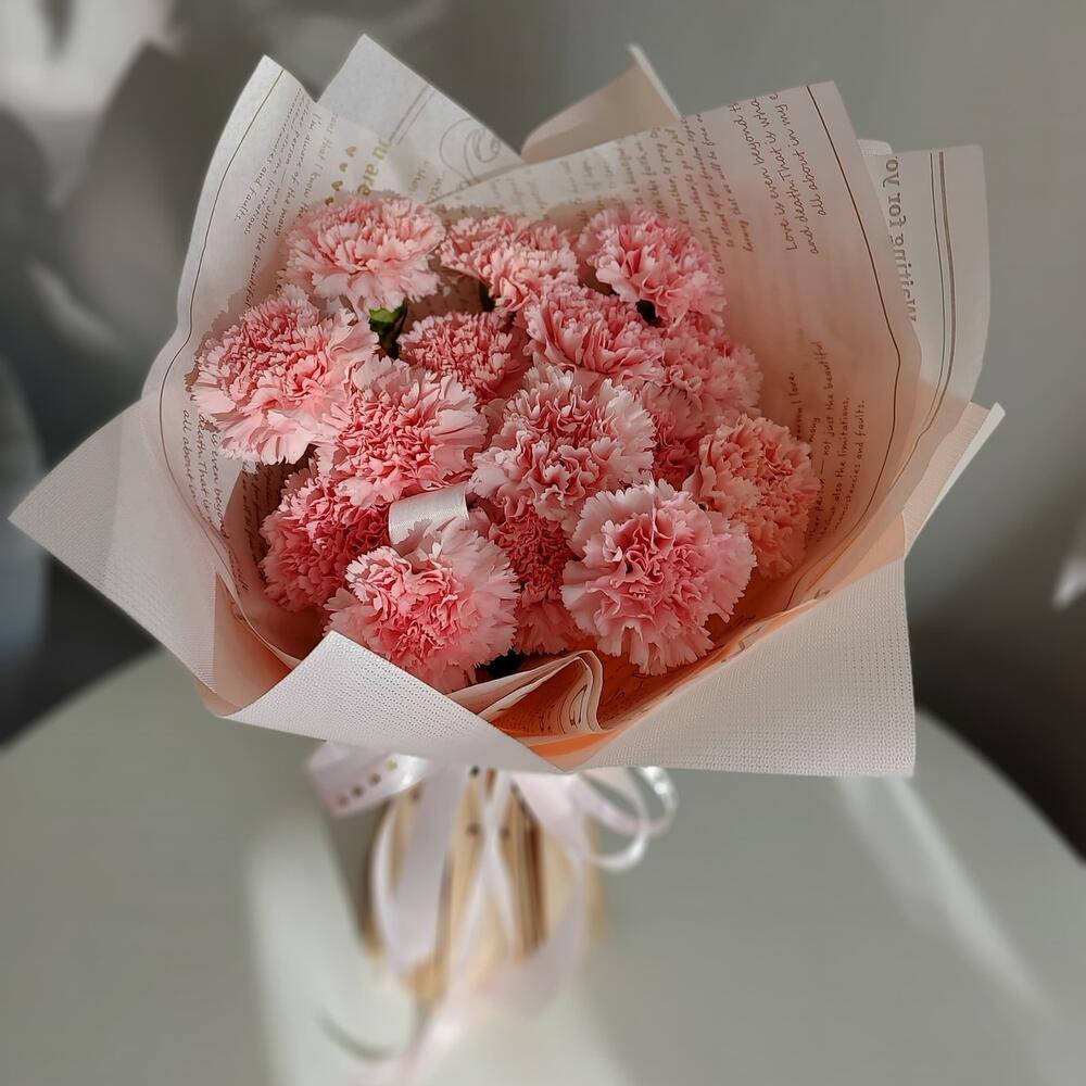 Нежный букет с 15 розовыми диантусами Маршмеллоу + знаки внимания