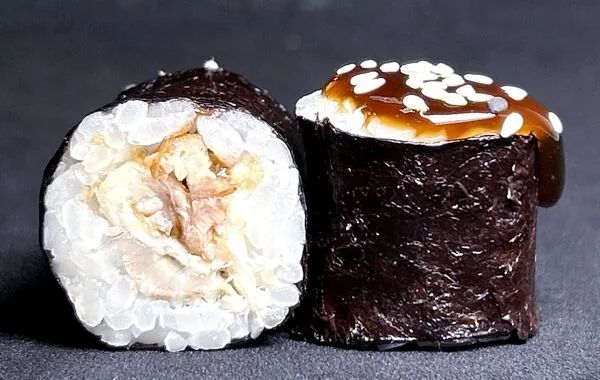 Маки с угрем