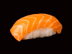 Суши лосось