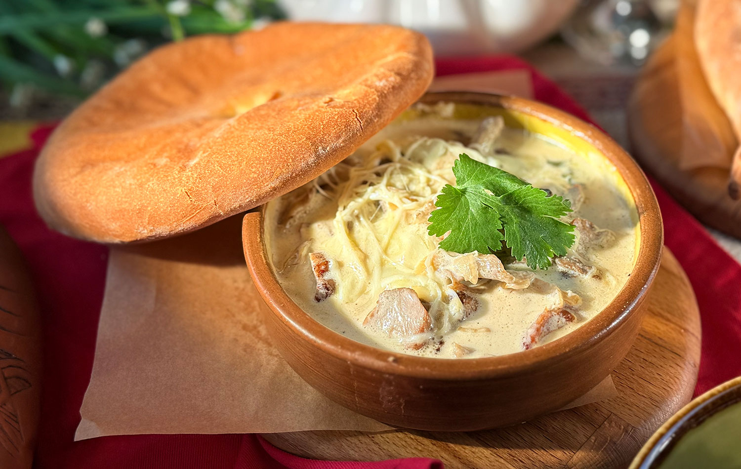Индейка томленная с вешенками и сыром сулугуни