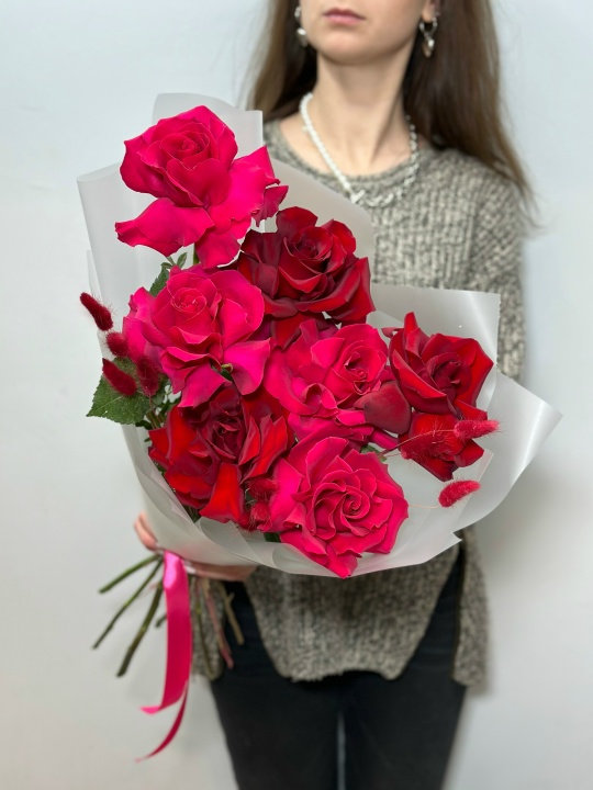 Французские розы «Малиновый взрыв»