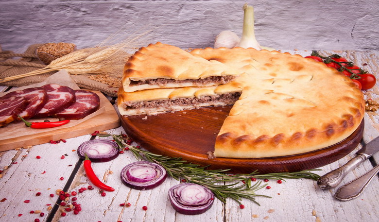 Пирог с говядиной и грибами