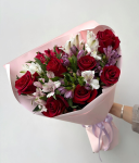 Букет из розы красной 7 шт и альстромерии микс 8 шт на день рождения