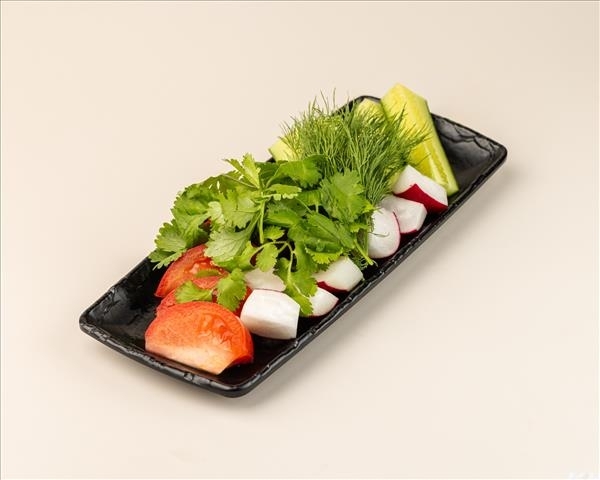 Тарелка свежих овощей