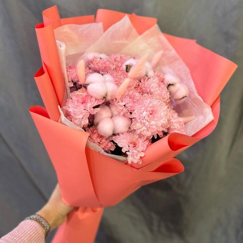 Букет из хризантем с сухоцветами (б2082)