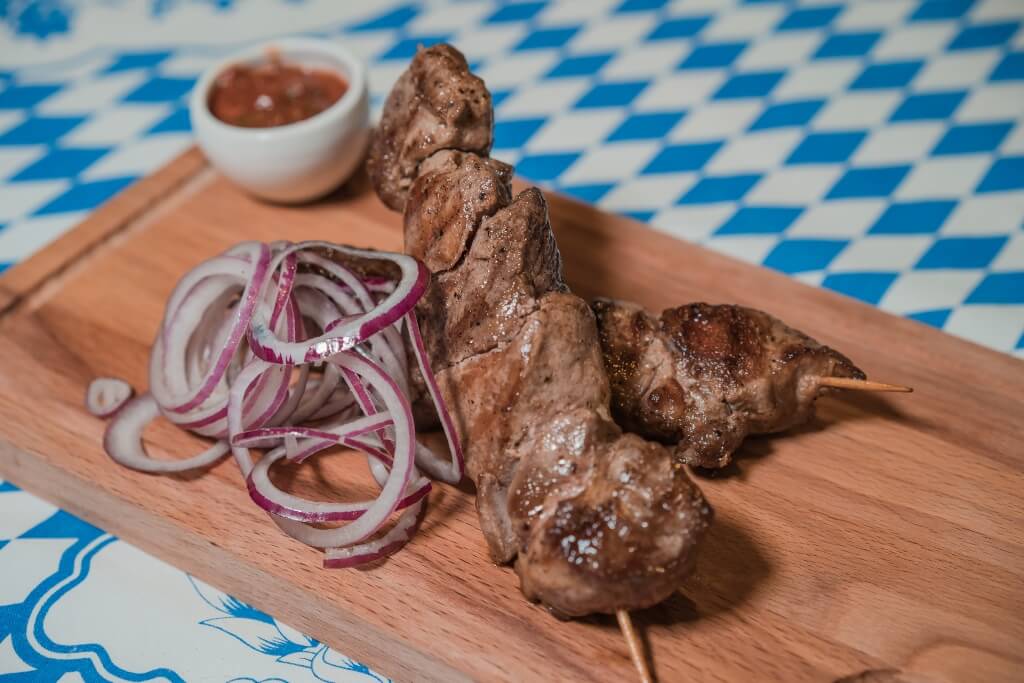 Шашлык из свинины + соус острый