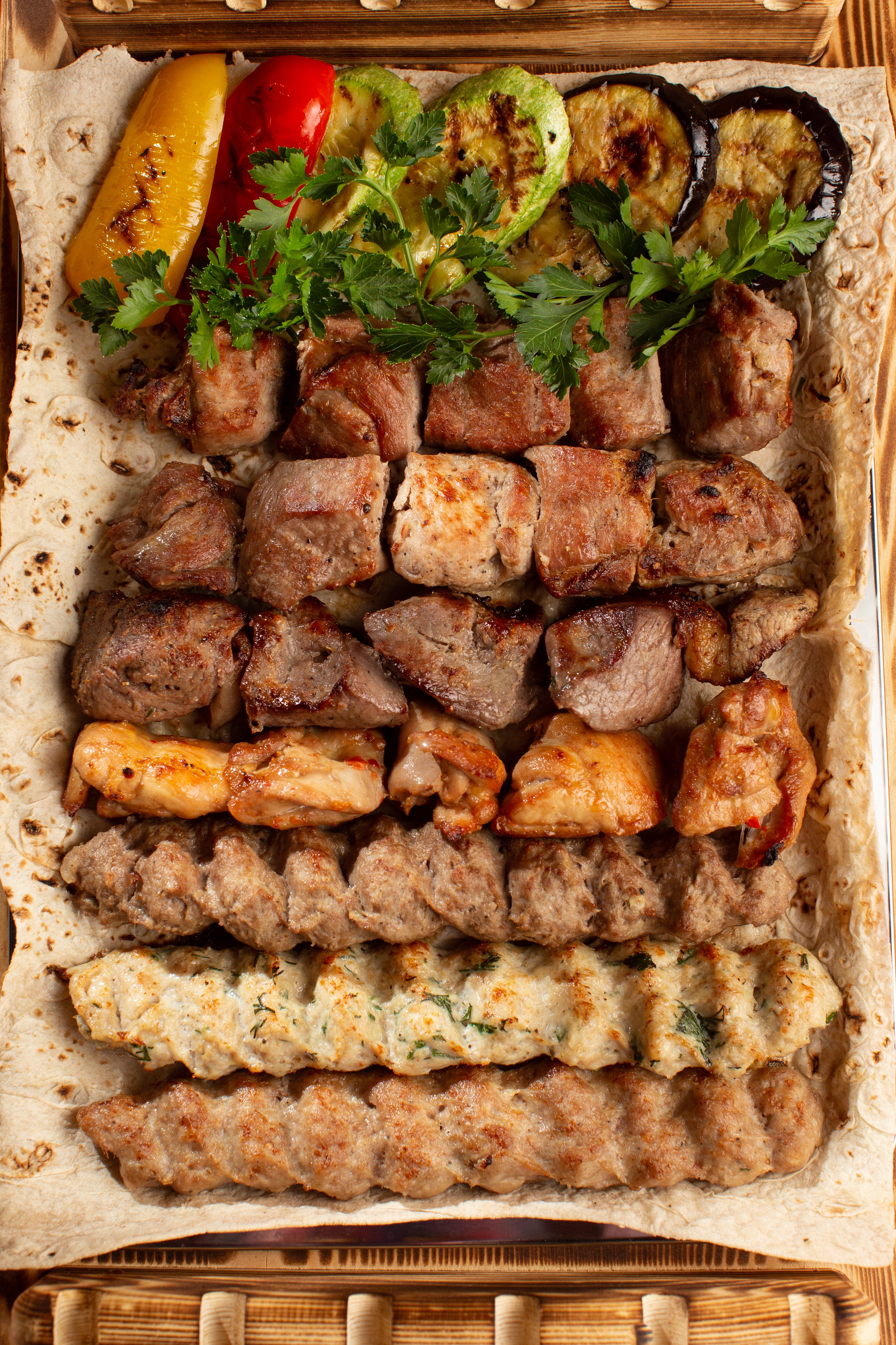 Ассорти из шашлыков и люля