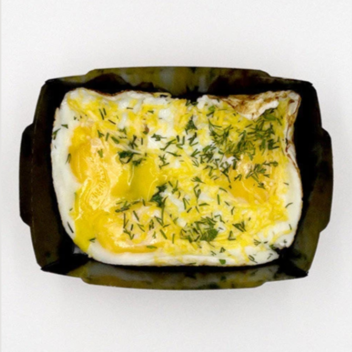 Яичница из 3х яиц с сыром и зеленью