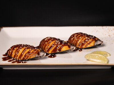 Мидии в ракушках острое