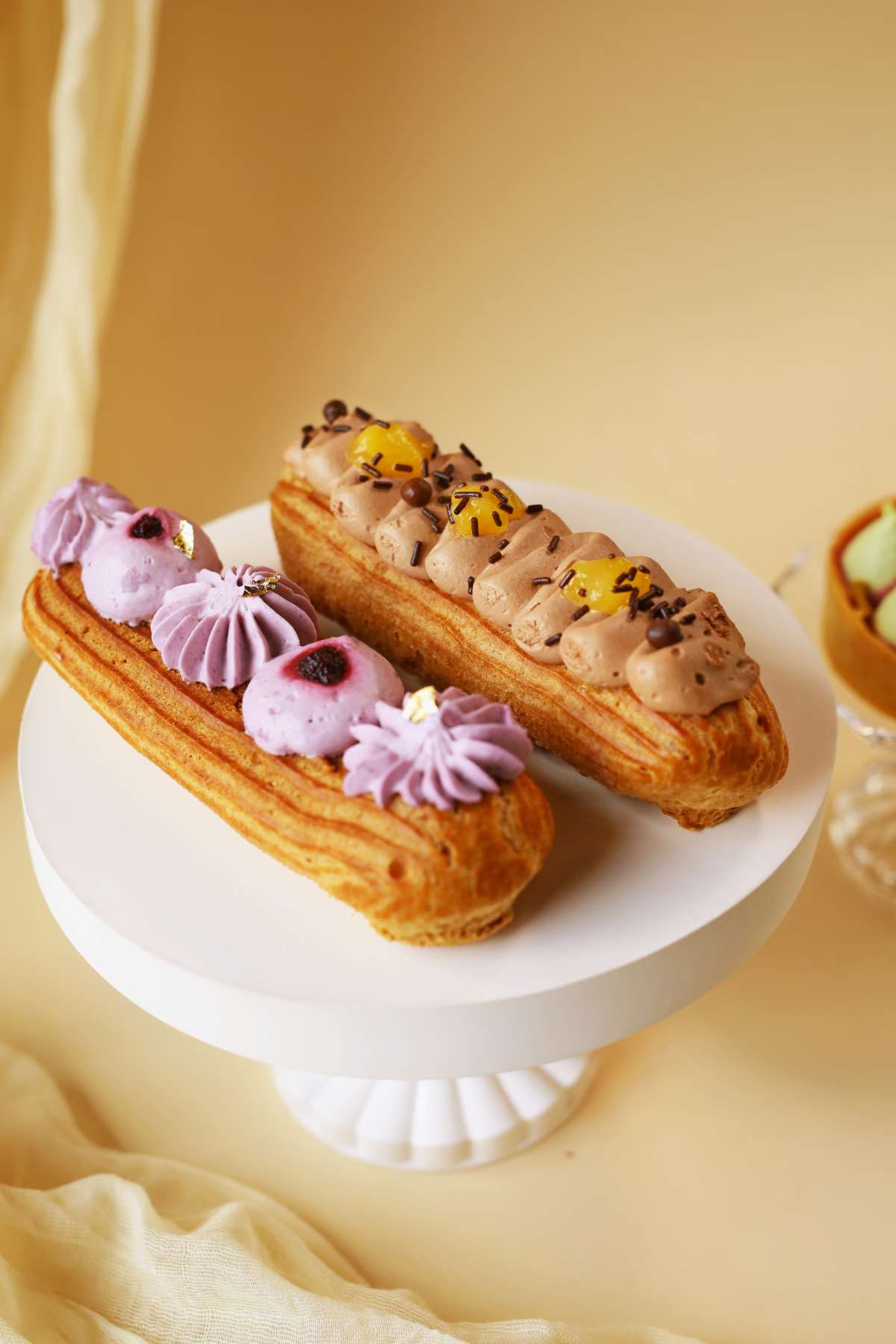 Эклер Манго-шоколад