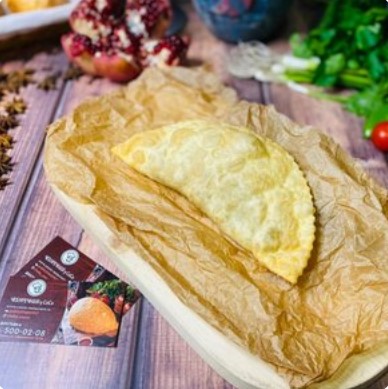 Чебурек с сыром и томатами