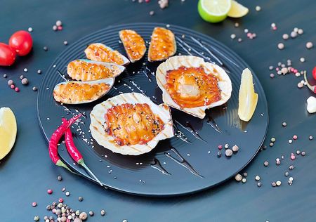 Дары моря в запеченном соусе