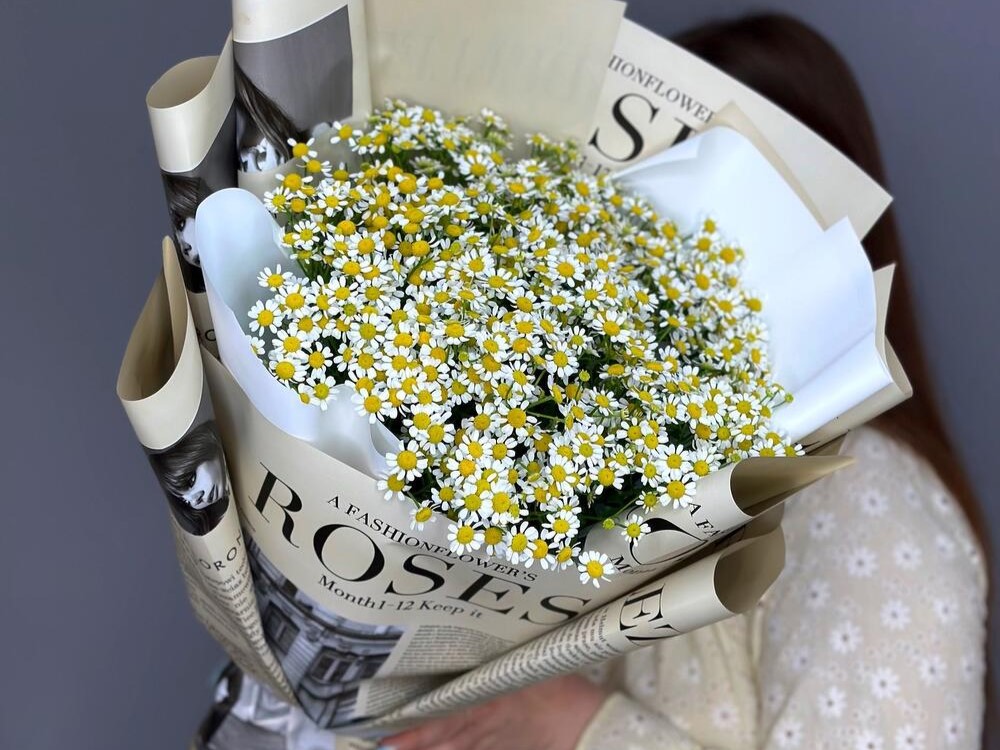 Очаровательный монобукет с матрикарием 17 шт