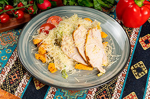 Салат Цезарь с курицей