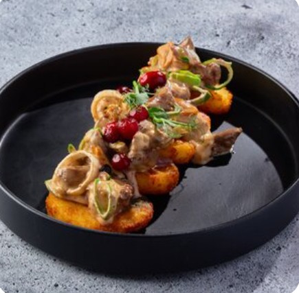 Печень по-строгановски с картофельными оладьями