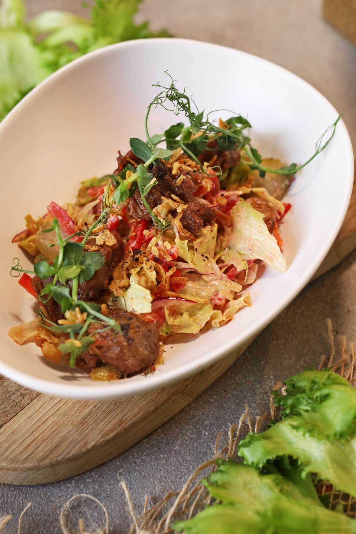 Салат с говяжьими щечками