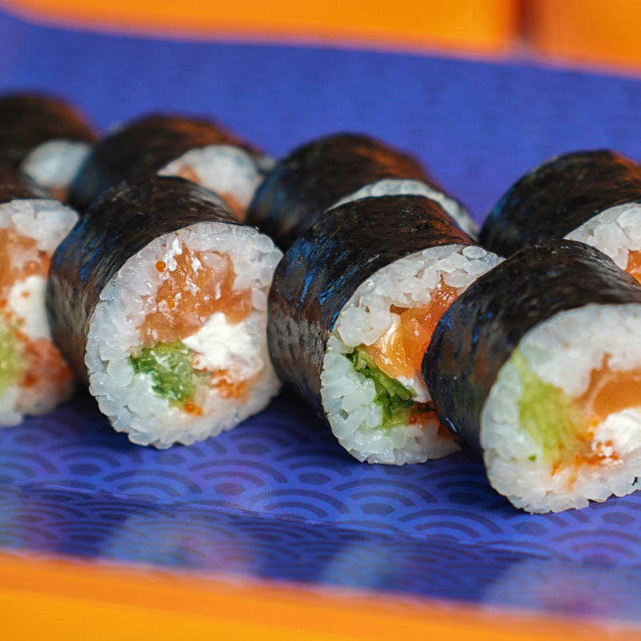 Ролл с лососем
