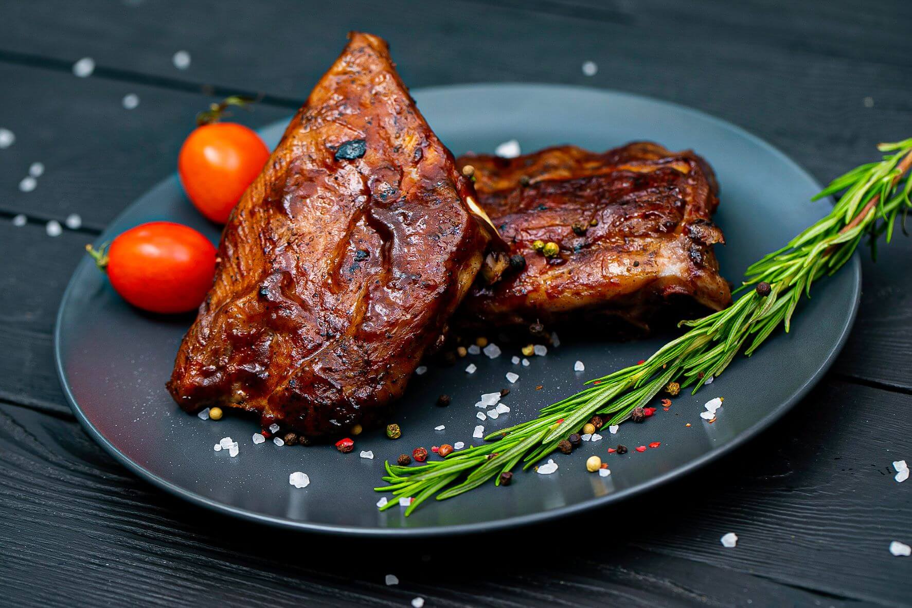 Ребра свиные глазированные соусом BBQ