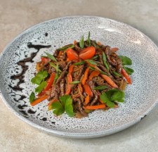Удон с курицей и овощами