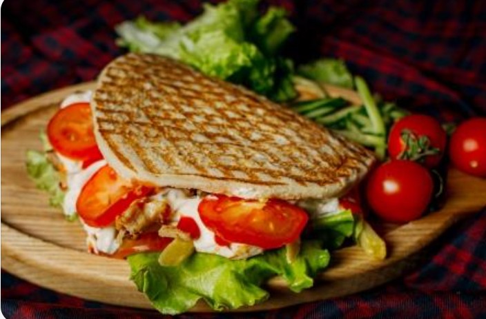 Гирос из курицы в сырн. лаваше