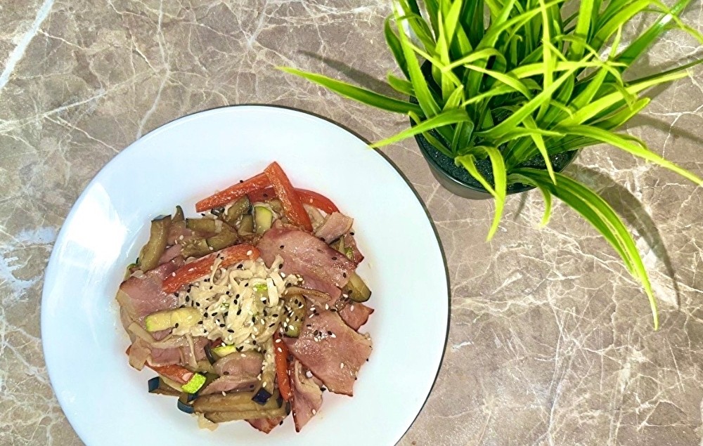Wok с беконом