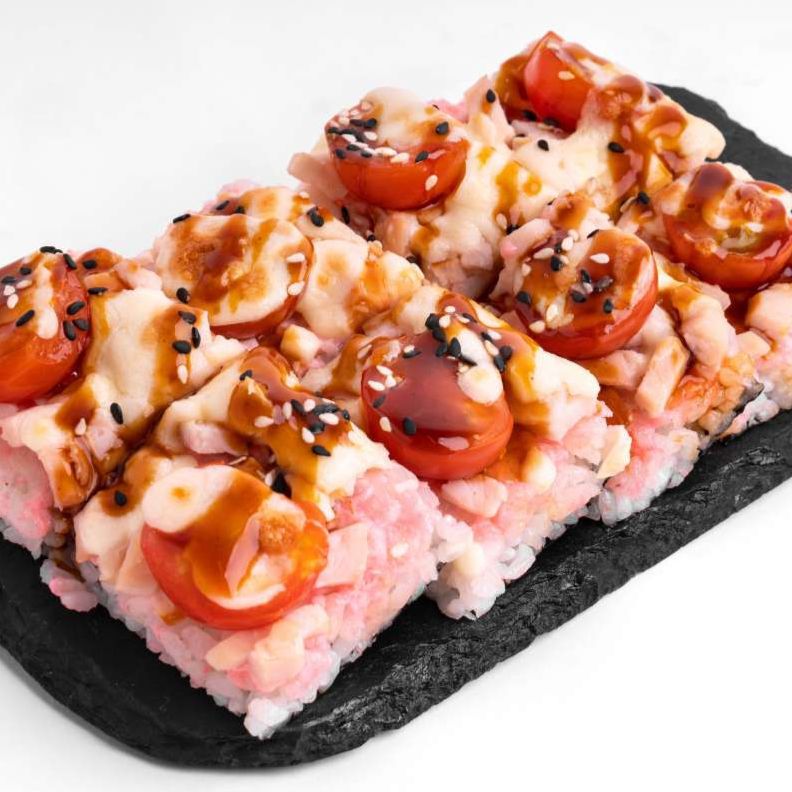 Суши пицца с лососем