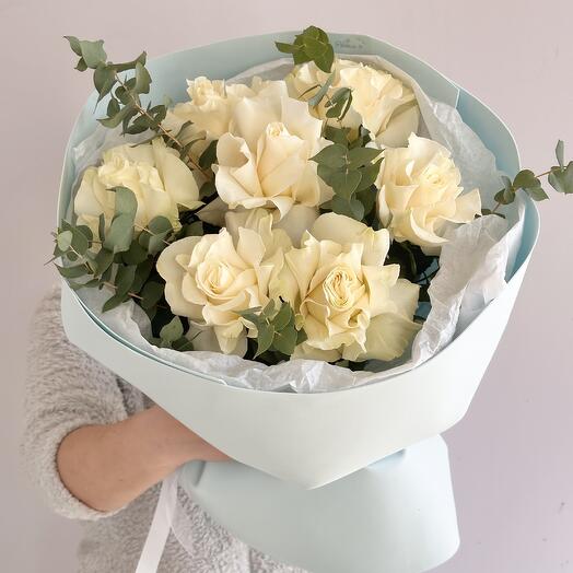 Букет «Нежность» из французских роз и эвкалипта